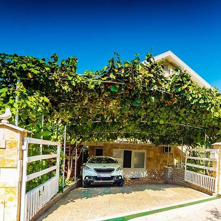 Kiwi Apartments غورني كارين المظهر الخارجي الصورة