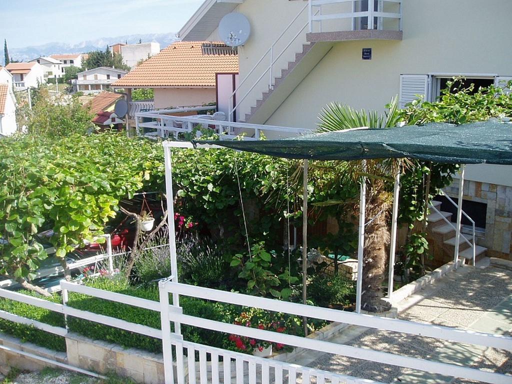 Kiwi Apartments غورني كارين المظهر الخارجي الصورة
