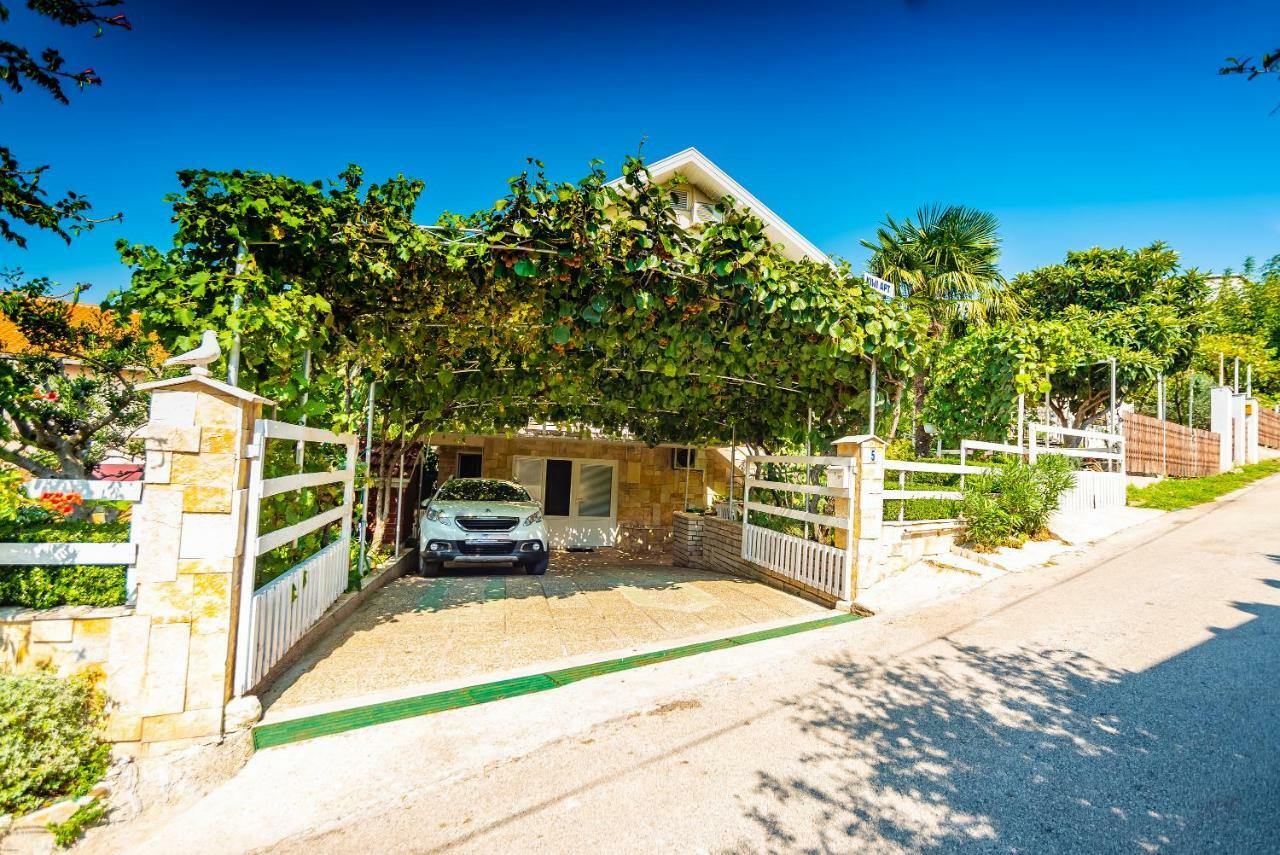 Kiwi Apartments غورني كارين المظهر الخارجي الصورة